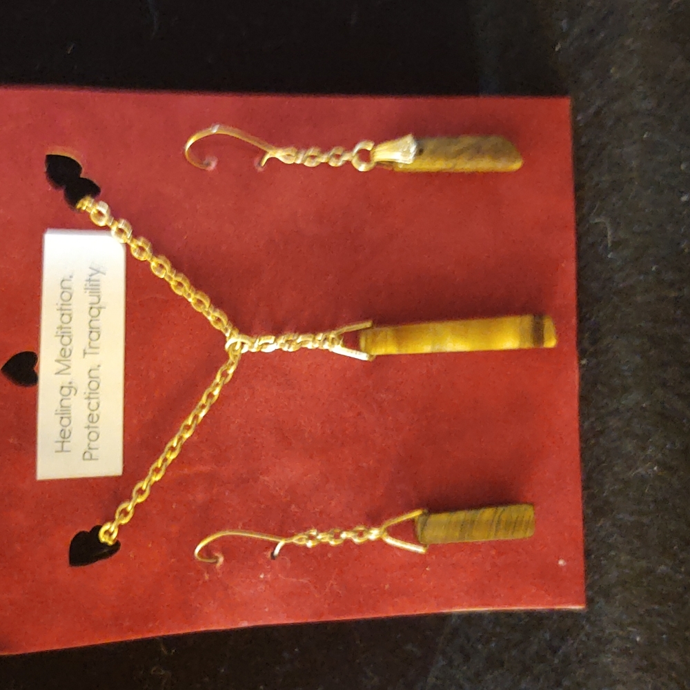 20 inch chain the tiger eye is an inch long